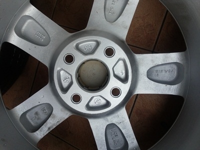 ขายล้อแม็กHONDA CITY 4 รู 100 15x5 1/2 พร้อมยาง 1 ชุด