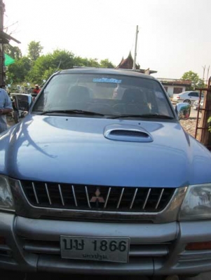 ขายมิตซูบิชิรุ่นสตาร์ด้า L 200 เครื่อง 2.8 ทูโทน