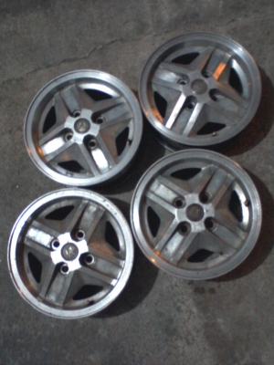 ล้อยี่ห้อ mitsubishi ลายบวกใหญ่ ล้อสวยหนา เดิม