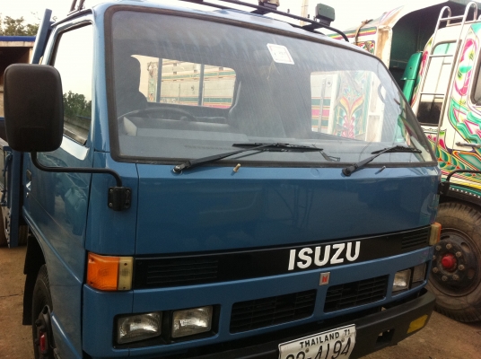 ISUZU NPR กระบะคาร์โก้ เครื่อง 4BD1 115 แรงม้า ทำสีใหม่ทั้งคัน สภาพพร้อมใช้ ยางเต็ม ราคาต่อรอง