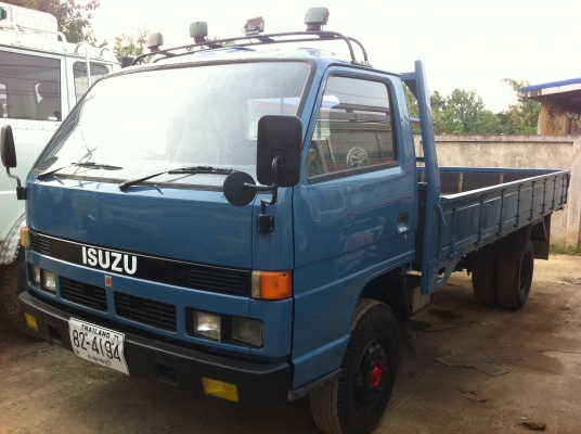 ISUZU NPR กระบะคาร์โก้ เครื่อง 4BD1 115 แรงม้า ทำสีใหม่ทั้งคัน สภาพพร้อมใช้ ยางเต็ม ราคาต่อรอง