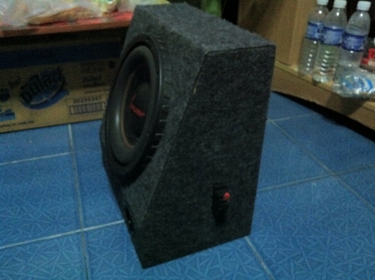 ขายไปแล้วครับ ขอขอบคุณผู้ซื้อที่ขับรถมาเอาถึงที่เป็นอย่างสูงครับ ตู้พร้อมดอกซับ 10 นิ้ว วอยล์คู่ 1 ดอก ตามรูป