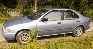 ขายNissan Sunny ปี 95 สีฟ้า  เกียร์ออโต้ 65,000 บาท 092-9351644