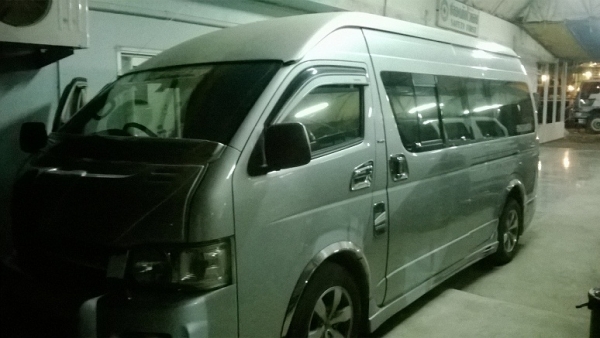 ขายรถตู้ VIP มือเดียวออกห้างฯป้ายแดง ปี50 ไม่ค่อยได้ใช้ครับ