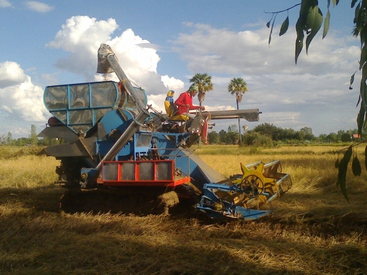 รับต่อรถเกี่ยวข้าว ดัดแปลงอุ้ม