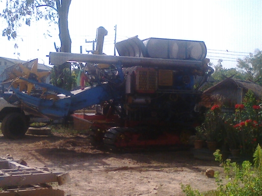 รับต่อรถเกี่ยวข้าว ดัดแปลงอุ้ม