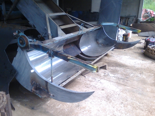 รับต่อรถเกี่ยวข้าว ดัดแปลงอุ้ม