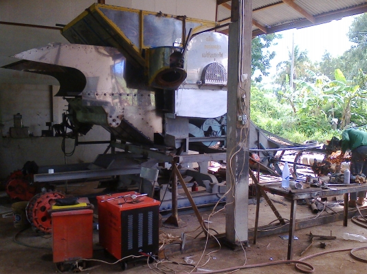 รับต่อรถเกี่ยวข้าว ดัดแปลงอุ้ม