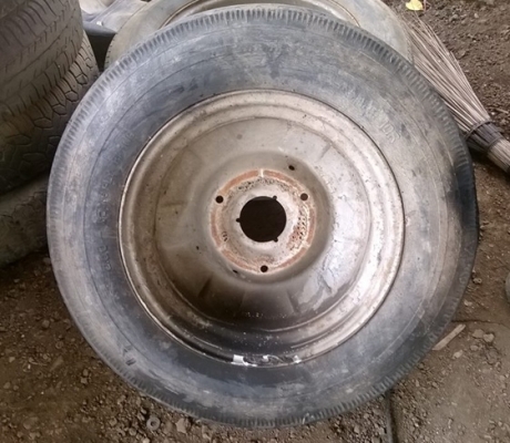 ขายฝาตบซีตรอง ของเเท้ มีมา 3 ฝาครับเเละล้อกระทะซีตรอง ของเเท้ มีมา4 วงครับ3 รู