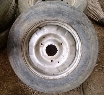 ขายฝาตบซีตรอง ของเเท้ มีมา 3 ฝาครับเเละล้อกระทะซีตรอง ของเเท้ มีมา4 วงครับ3 รู