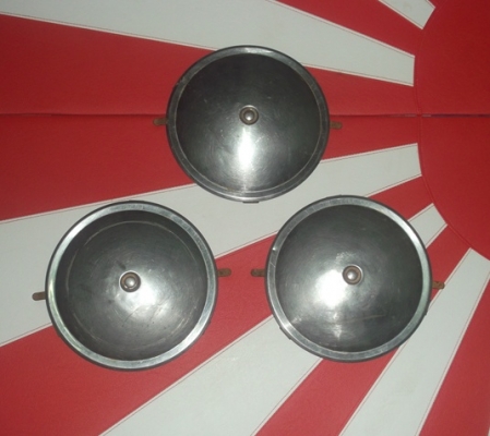 ขายฝาตบซีตรอง ของเเท้ มีมา 3 ฝาครับเเละล้อกระทะซีตรอง ของเเท้ มีมา4 วงครับ3 รู