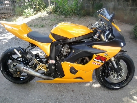 ต้องการขาย Suzuki GSXR 1100 ทะเบียนแท้ครับ