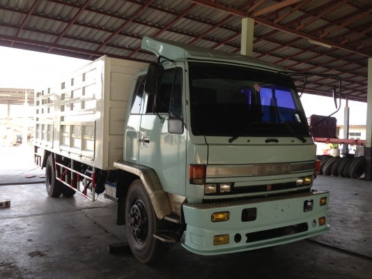 อีซูซุ หกล้อ195 แรง เครื่องดี เกียร์ดี สภาพดีพร้อมใช้