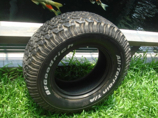 ขาย ยาง BF-Goodrich AT 265/75/ ขอบ16 1เส้นสวยดอกเยอะอยู่ครับ