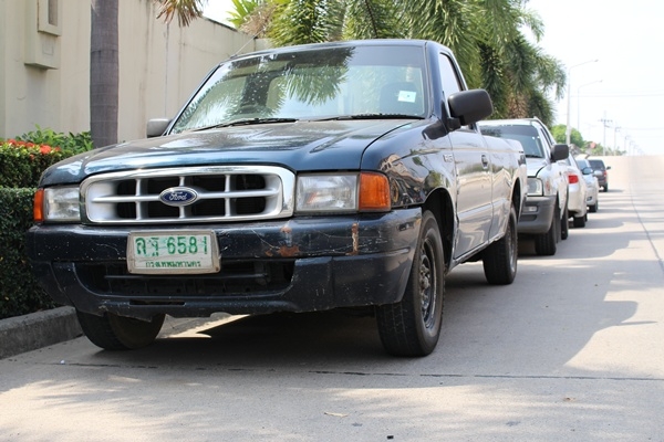 ขายถูกรถพร้อมใช้งาน เครื่องช่วงล่างดี สีสวยอยู่ ปี2001