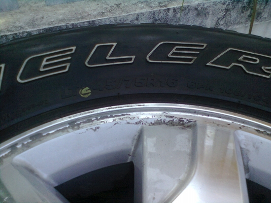 ขายแม็กเชฟ ขอบ 16 พร้อมยาง 245 75 16 ปี08  มี 1 ชุด