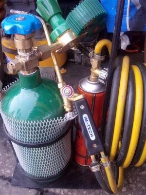 ขายชุดเชื่อมเเก๊ส กระเป๋าหิ้ว ใช้เเก๊สกระป๋องครับ