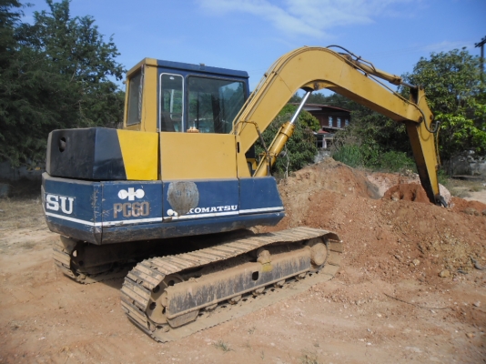 ขายรถแบโฮ KOMATSU PC60-5 สภาพพร้อมใช้ตักสั่ยรถ 6 ล้อใด้วันละ 100 ก่วาเที่ยวเครื่องเดิมปั้มเดิมเอกสารใบสัญญาซื้อขาย