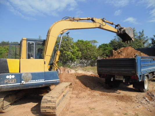 ขายรถแบโฮ KOMATSU PC60-5 สภาพพร้อมใช้ตักสั่ยรถ 6 ล้อใด้วันละ 100 ก่วาเที่ยวเครื่องเดิมปั้มเดิมเอกสารใบสัญญาซื้อขาย