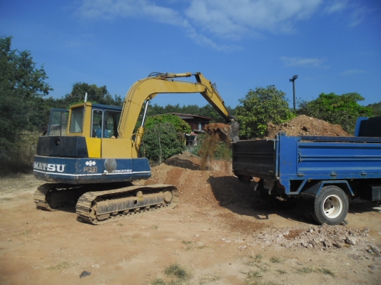 ขายรถแบโฮ KOMATSU PC60-5 สภาพพร้อมใช้ตักสั่ยรถ 6 ล้อใด้วันละ 100 ก่วาเที่ยวเครื่องเดิมปั้มเดิมเอกสารใบสัญญาซื้อขาย