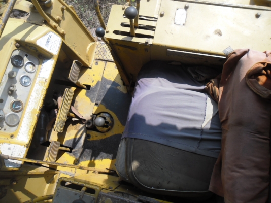 ขายรถตักตีนตะขาบ CAT951C เครื่องดีปั้มดีสภาพพร้อมใช้งานโซ่ช่วงล่างดี ขายรถตักตีนตะขาบ CAT951C เครื่องดีปั้มดีสภาพพร้อมใช้งานโซ่ช่วงล่างดี