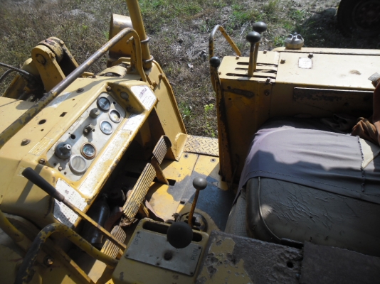 ขายรถตักตีนตะขาบ CAT951C เครื่องดีปั้มดีสภาพพร้อมใช้งานโซ่ช่วงล่างดี ขายรถตักตีนตะขาบ CAT951C เครื่องดีปั้มดีสภาพพร้อมใช้งานโซ่ช่วงล่างดี