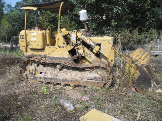 ขายรถตักตีนตะขาบ CAT951C เครื่องดีปั้มดีสภาพพร้อมใช้งานโซ่ช่วงล่างดี ขายรถตักตีนตะขาบ CAT951C เครื่องดีปั้มดีสภาพพร้อมใช้งานโซ่ช่วงล่างดี