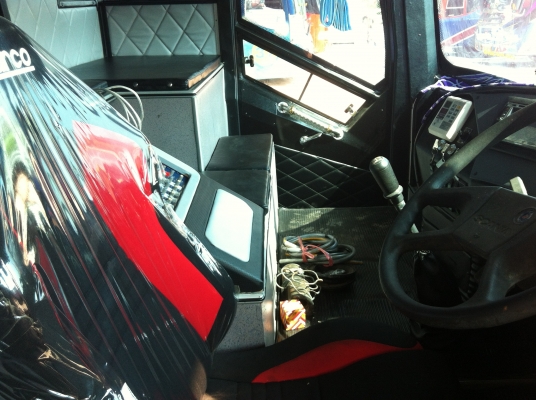 รถบัส 8 ล้อ รถบัส 8 ล้อ