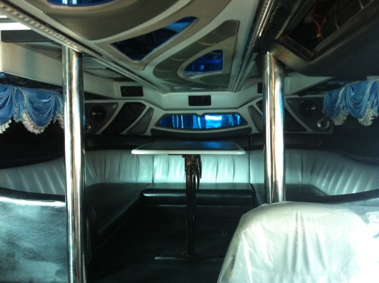 รถบัส 8 ล้อ รถบัส 8 ล้อ