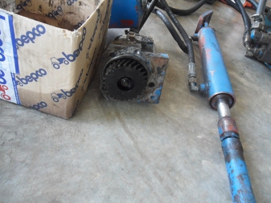 ขายแล้ว ชุดพวงมาลัยเพาเวอร์ แบบชักข้าง รถไถฟอร์ด 5000-6600 เก่านอกตรงรุ่น 18,000บาท.