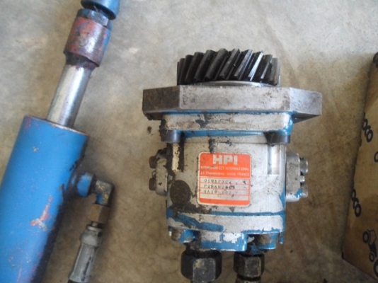 ขายแล้ว ชุดพวงมาลัยเพาเวอร์ แบบชักข้าง รถไถฟอร์ด 5000-6600 เก่านอกตรงรุ่น 18,000บาท.