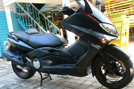 ขายYamaha T-Maxราคาถูก แถมของแต่งเพียบครับ
