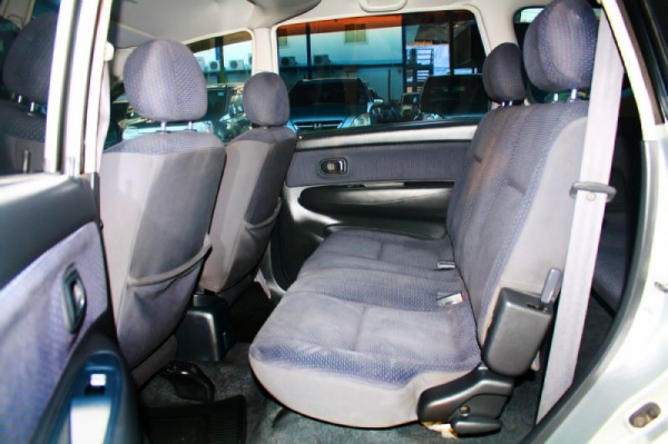 TOYOTA AVANZA 1.3  AT ปี 2006