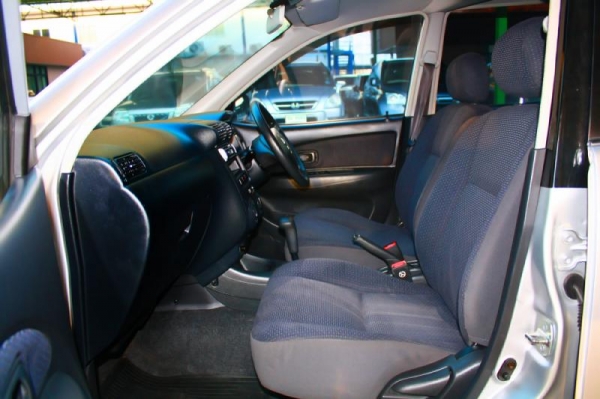 TOYOTA AVANZA 1.3  AT ปี 2006