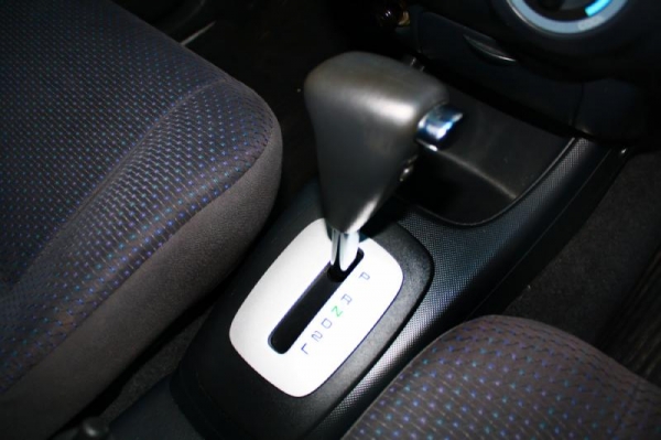 TOYOTA AVANZA 1.3  AT ปี 2006