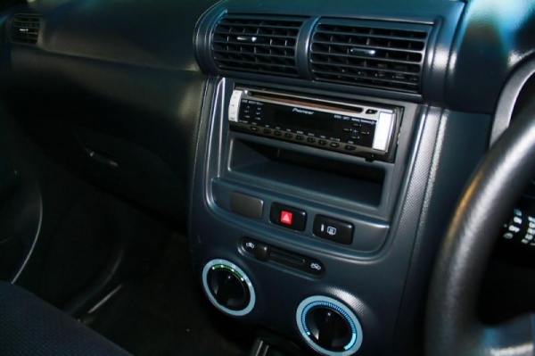 TOYOTA AVANZA 1.3  AT ปี 2006