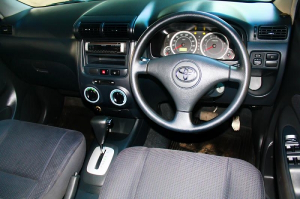 TOYOTA AVANZA 1.3  AT ปี 2006