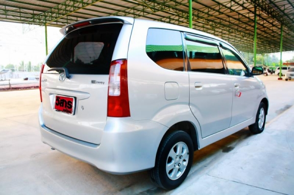 TOYOTA AVANZA 1.3  AT ปี 2006