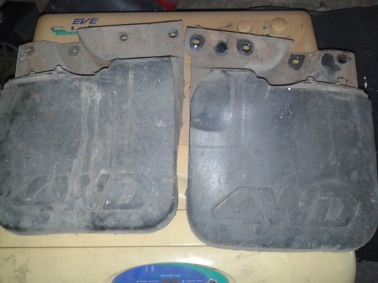 ขายโป่งสต้า4x4 ครบๆๆแถมบังโคลนหลังด้วย ราคา1200 บาท 082-5425008