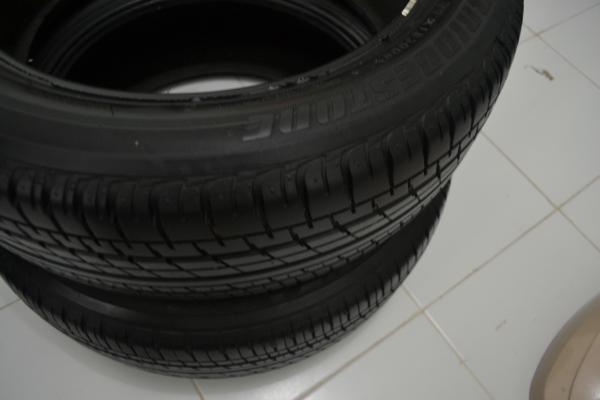 ขายยาง bridgestone 185 55 16  ปลายปี 30/09 1คู่