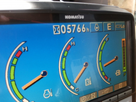 รถสวยเจ้าของขายเอง KOMATSU  PC200-8