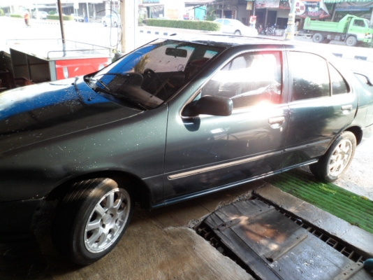 ขายถูกๆ นิสสัน ซาลูน ดีกว่าขี่มอเตอร์ไซค์อีกครับ