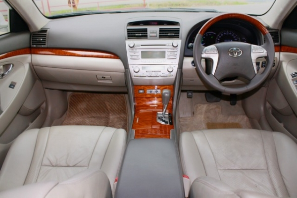 TOYOTA NEW CAMRY 2.4 HY-BRID ปี2010 สีขาว