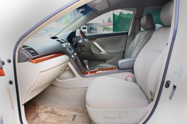 TOYOTA NEW CAMRY 2.4 HY-BRID ปี2010 สีขาว