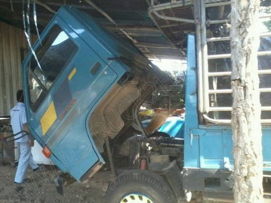 รถบรรทุก 6 ล้อ ยี่ห้อ ISUZU รุ่น NPR 115แรง รถบรรทุก 6 ล้อ ยี่ห้อ ISUZU รุ่น NPR 115แรง