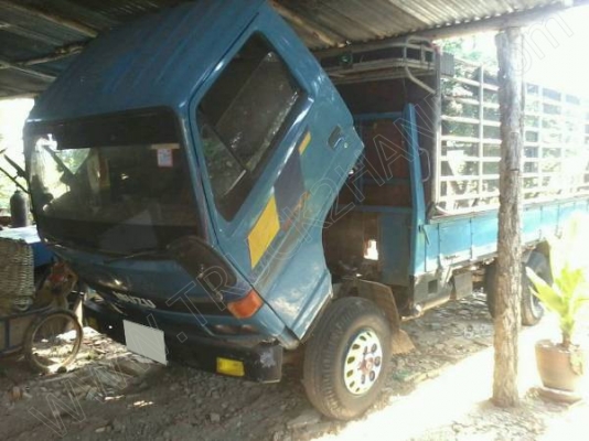 รถบรรทุก 6 ล้อ ยี่ห้อ ISUZU รุ่น NPR 115แรง รถบรรทุก 6 ล้อ ยี่ห้อ ISUZU รุ่น NPR 115แรง