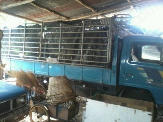 รถบรรทุก 6 ล้อ ยี่ห้อ ISUZU รุ่น NPR 115แรง รถบรรทุก 6 ล้อ ยี่ห้อ ISUZU รุ่น NPR 115แรง