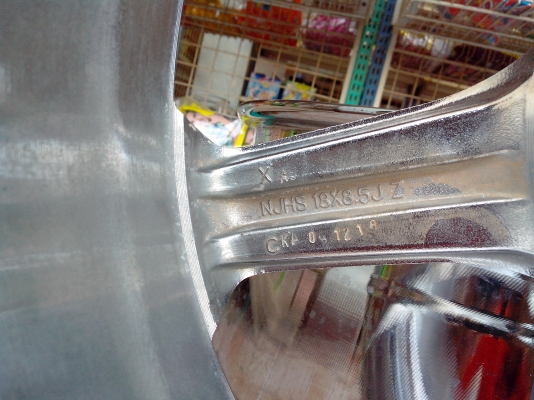 ขายแม็ก18 8.5 5รู114.3 et35มือสอง เงาๆขายกันถูกๆ ขายแม็ก18 8.5 5รู114.3 et35มือสอง เงาๆขายกันถูกๆ