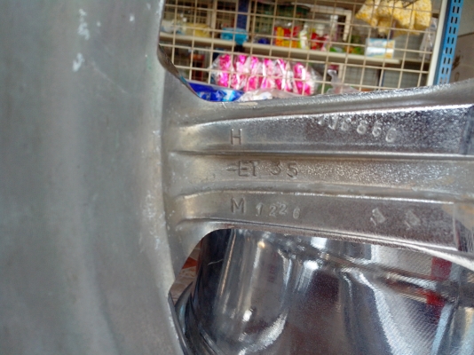 ขายแม็ก18 8.5 5รู114.3 et35มือสอง เงาๆขายกันถูกๆ ขายแม็ก18 8.5 5รู114.3 et35มือสอง เงาๆขายกันถูกๆ