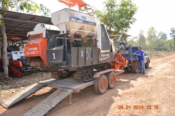 ขายรถเกี่ยวข้าว คูโบต้า DC-60 รถ 4 ปี 1,669 ช.ม.